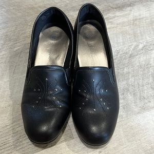 Barely worn low heels from Pavers